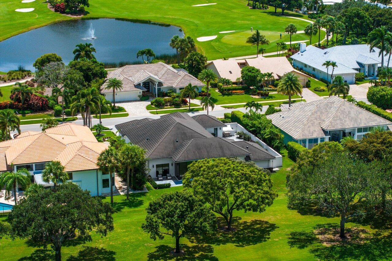 4896 Bocaire Boulevard