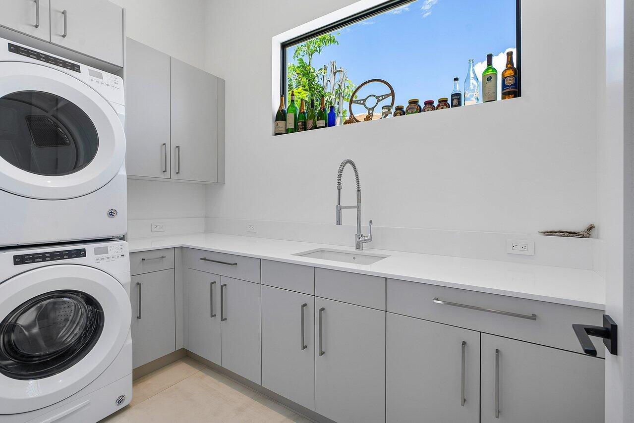 4896 Bocaire Boulevard