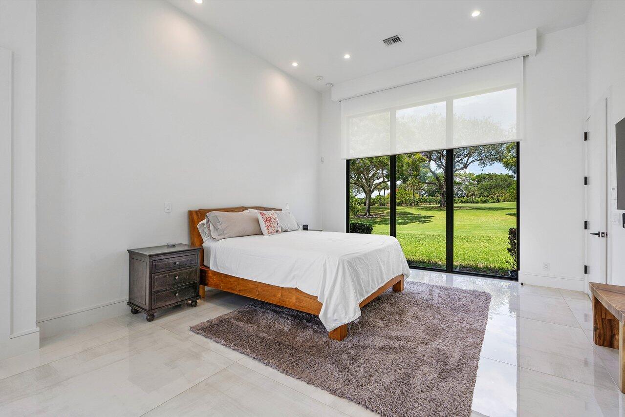 4896 Bocaire Boulevard