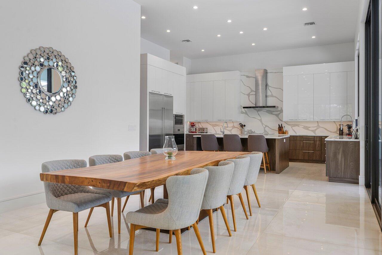 4896 Bocaire Boulevard