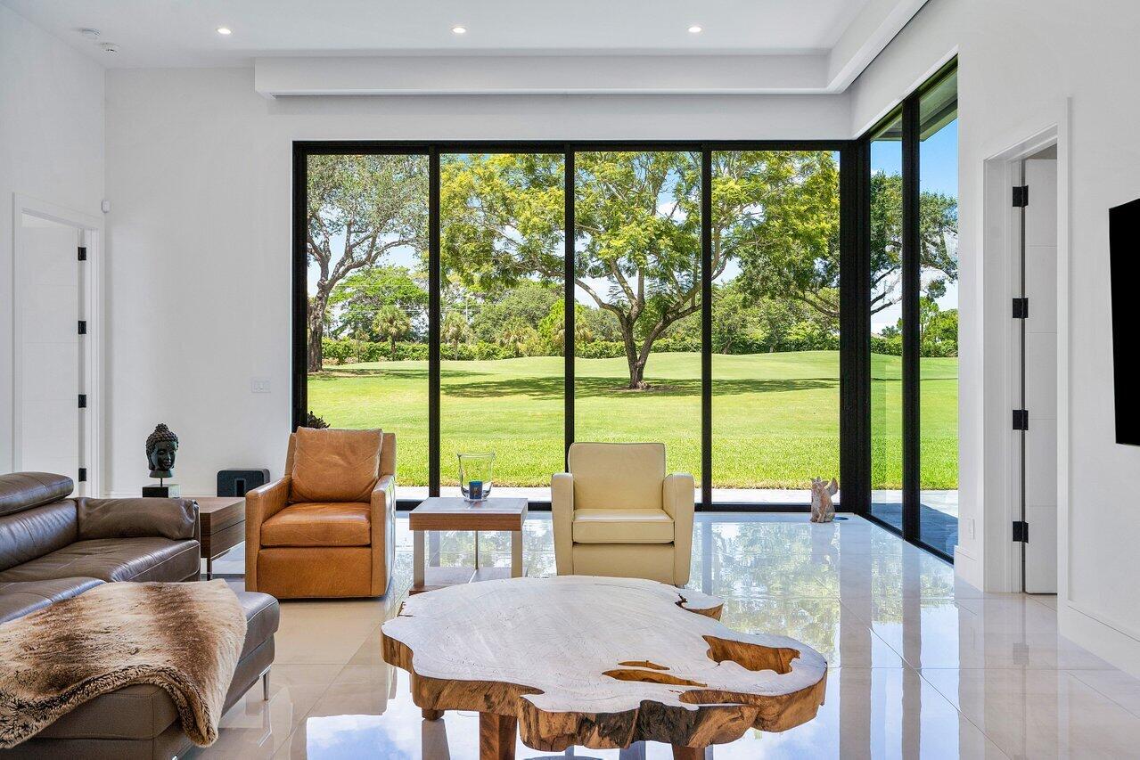 4896 Bocaire Boulevard