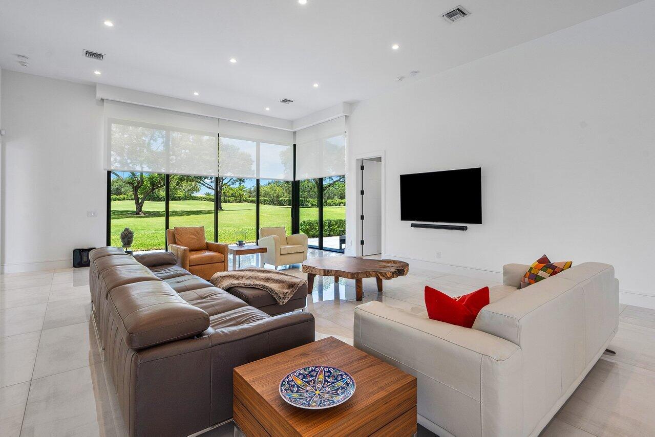 4896 Bocaire Boulevard