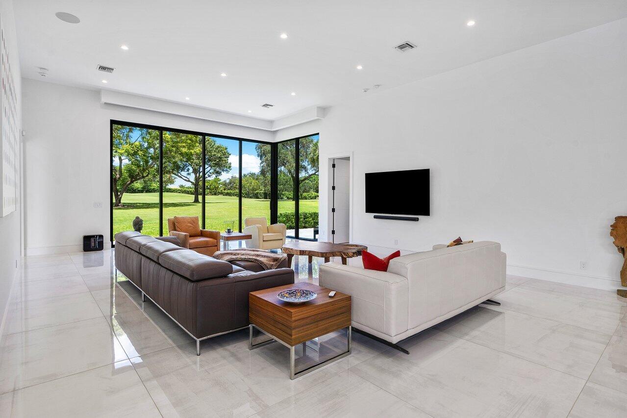 4896 Bocaire Boulevard