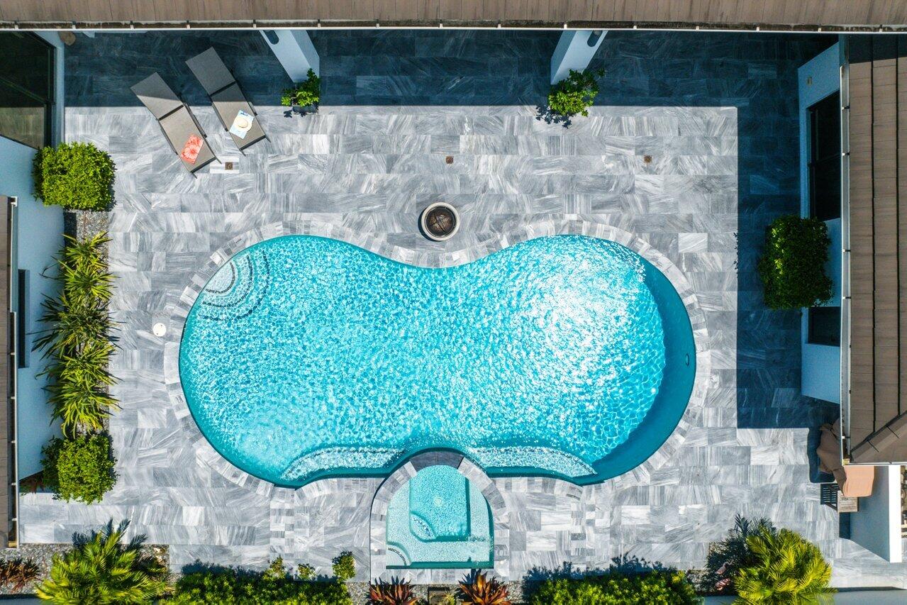 4896 Bocaire Boulevard