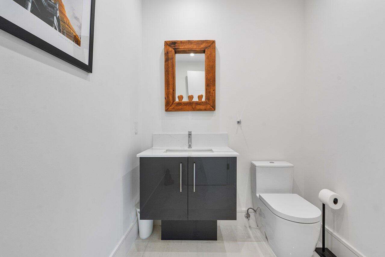 4896 Bocaire Boulevard