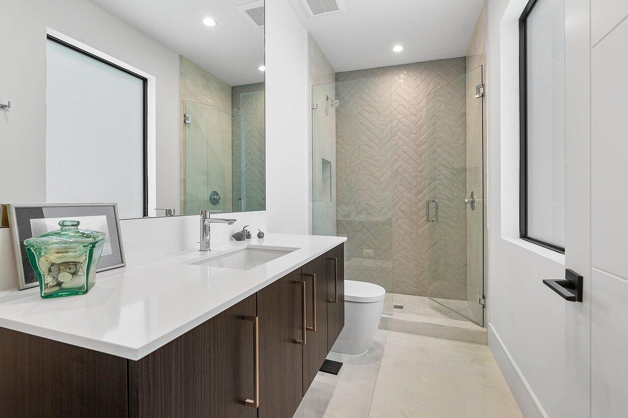 4896 Bocaire Boulevard