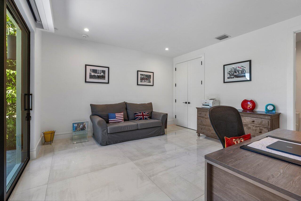 4896 Bocaire Boulevard