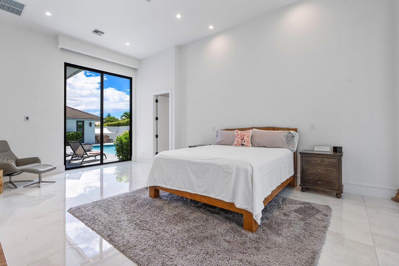 4896 Bocaire Boulevard