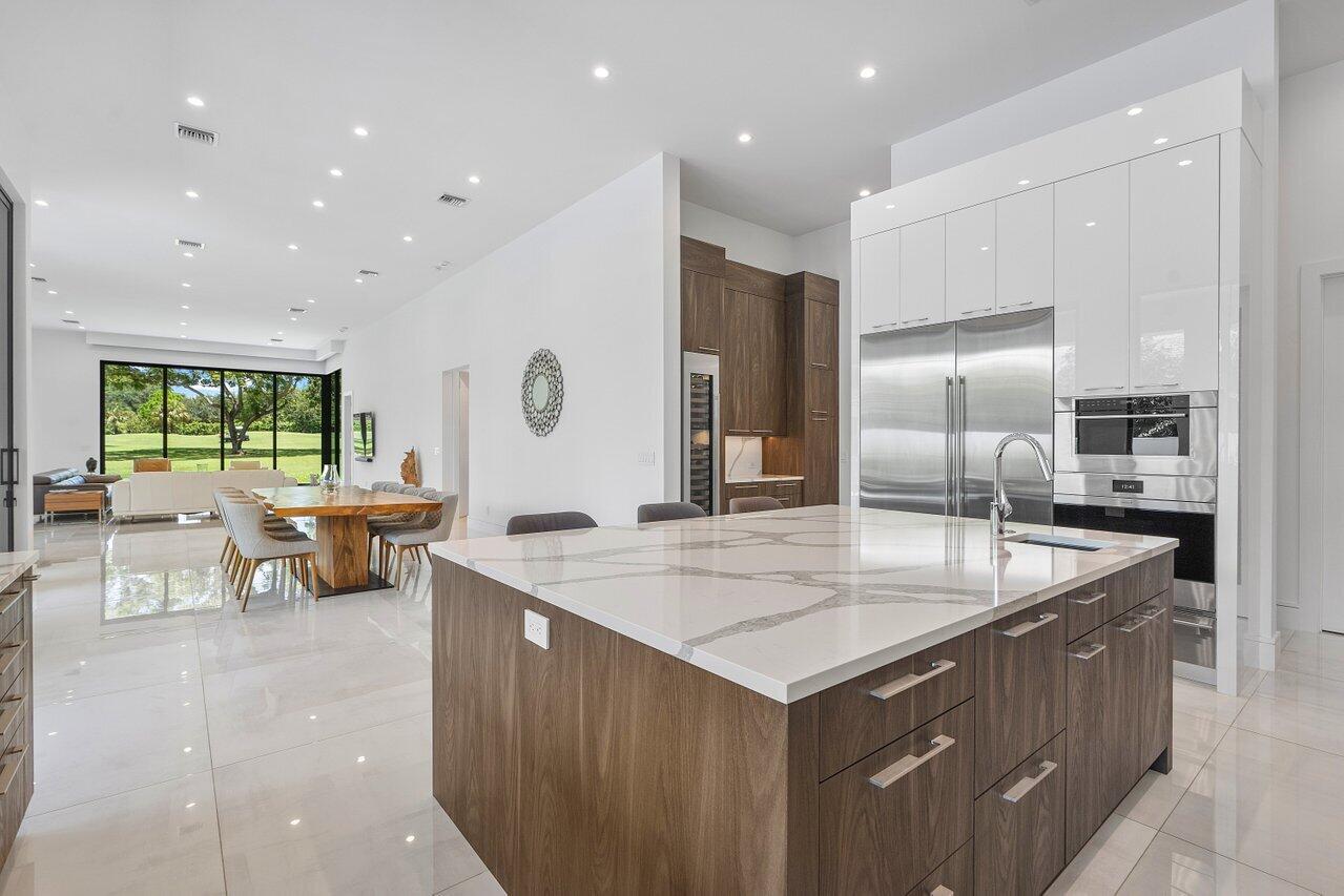 4896 Bocaire Boulevard