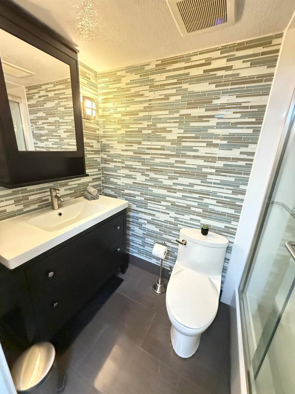 1600 Dover Road 203b