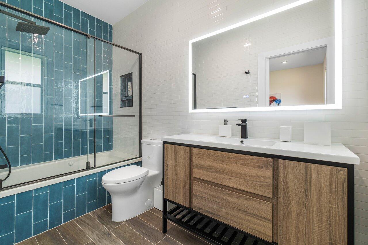 4920 Bocaire Boulevard