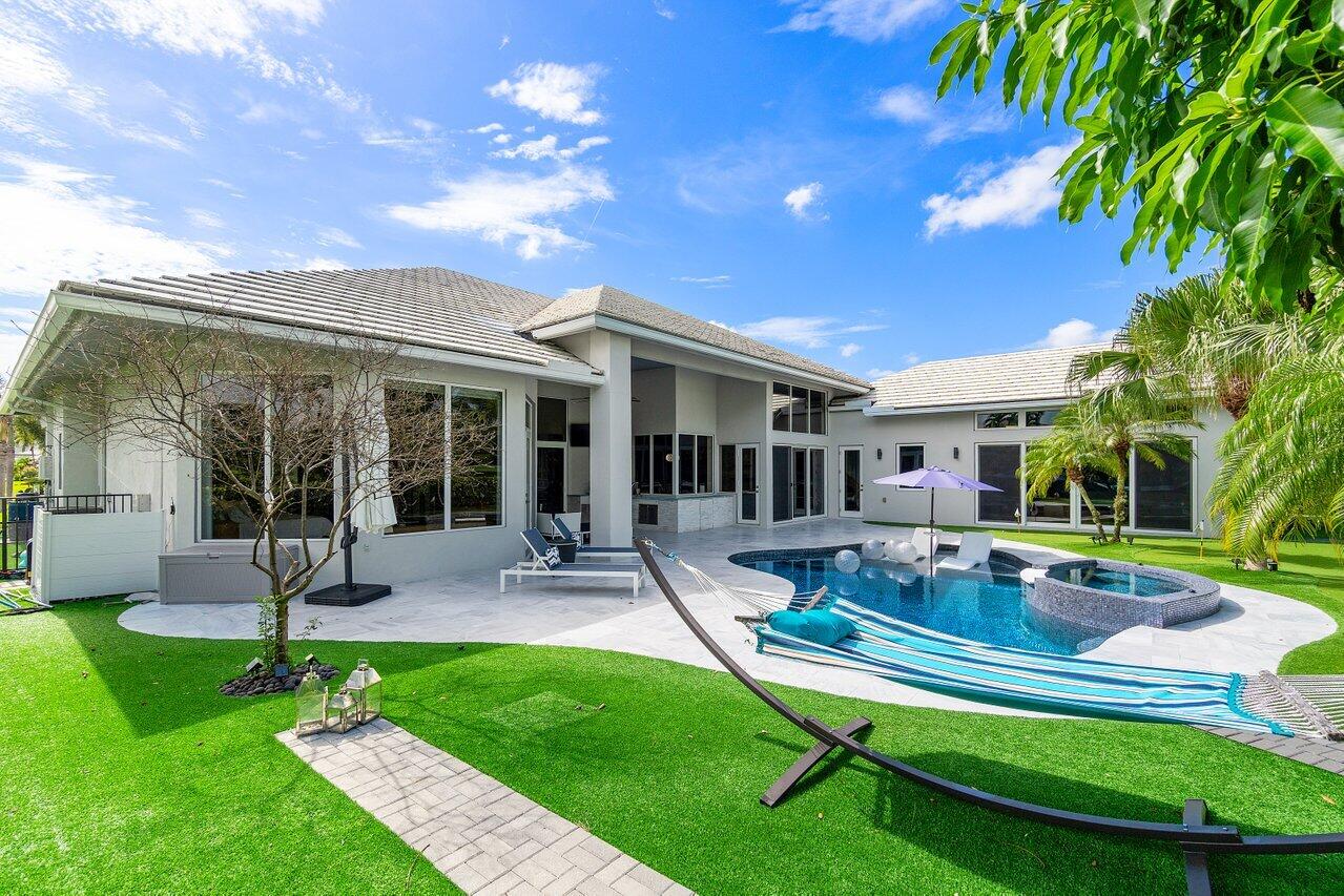 4920 Bocaire Boulevard