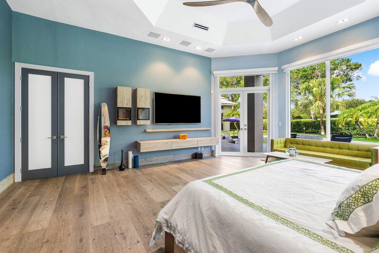 4920 Bocaire Boulevard