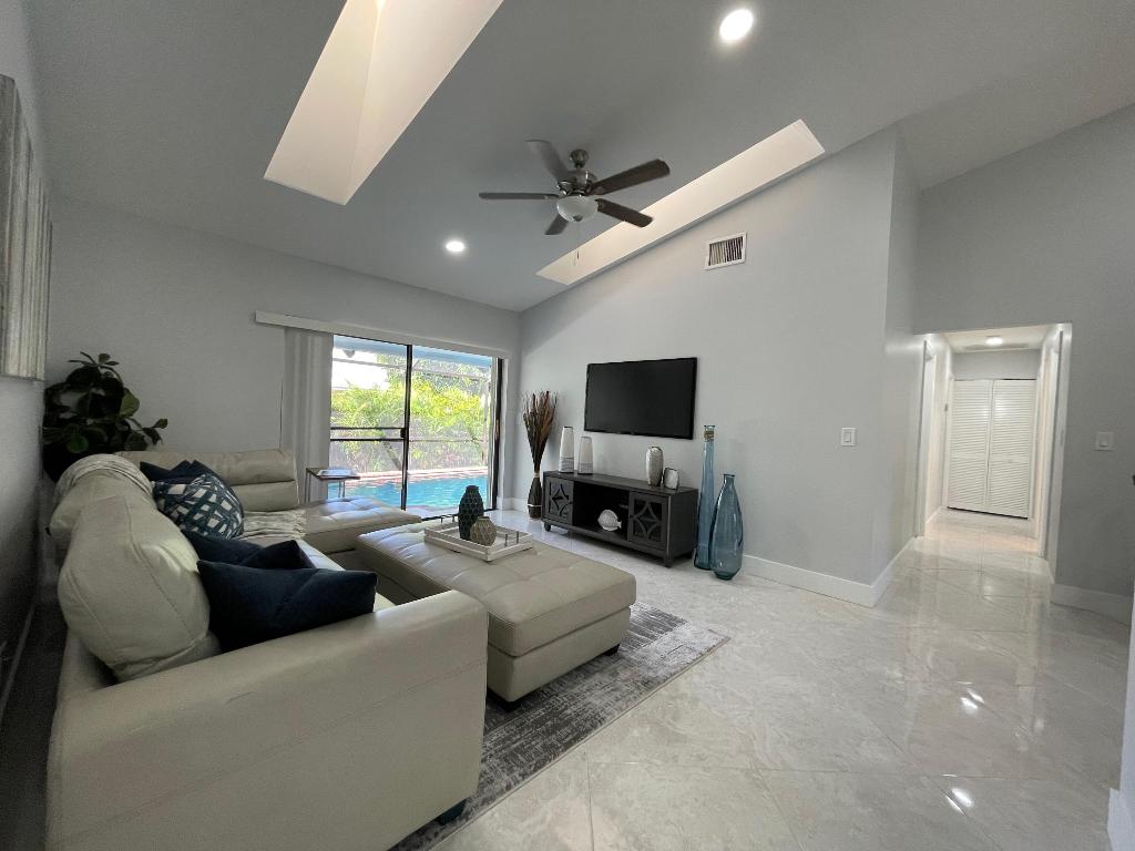 7619 W Country Club Boulevard