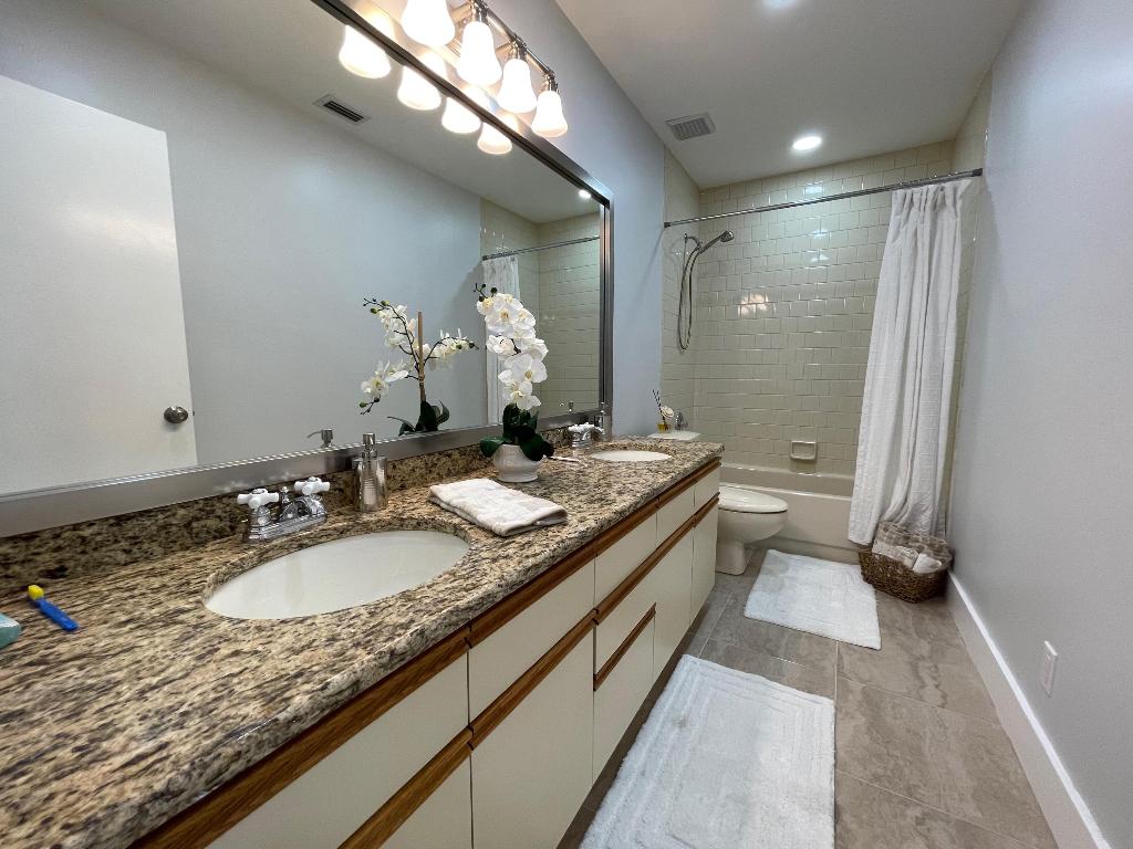 7619 W Country Club Boulevard