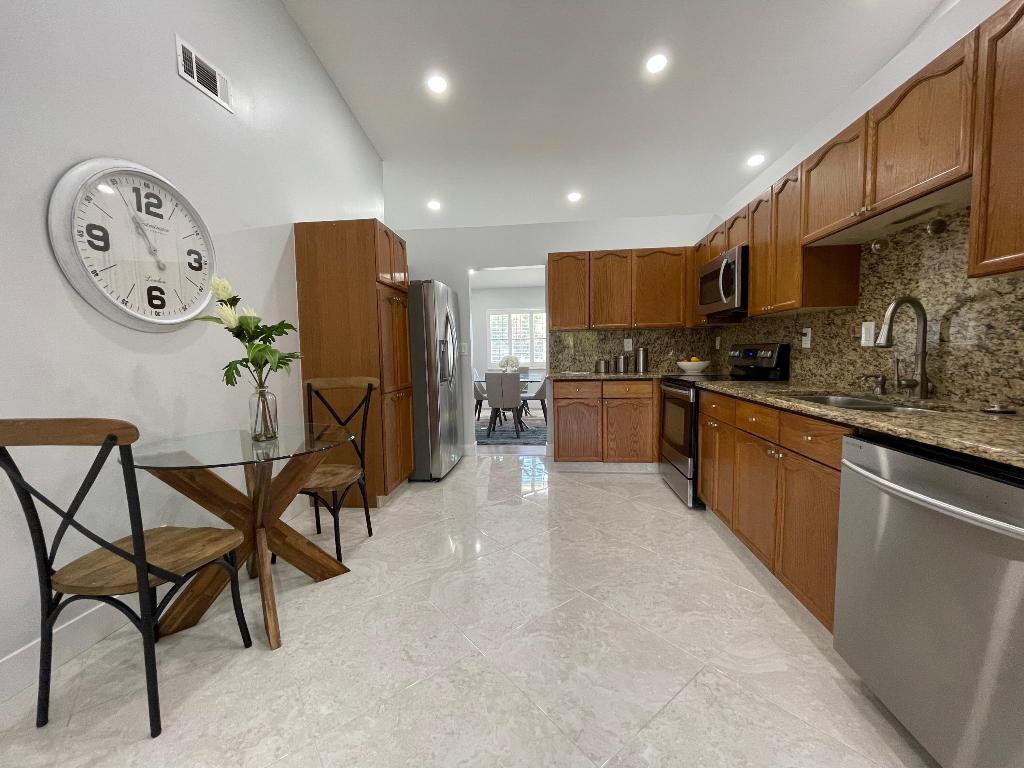 7619 W Country Club Boulevard