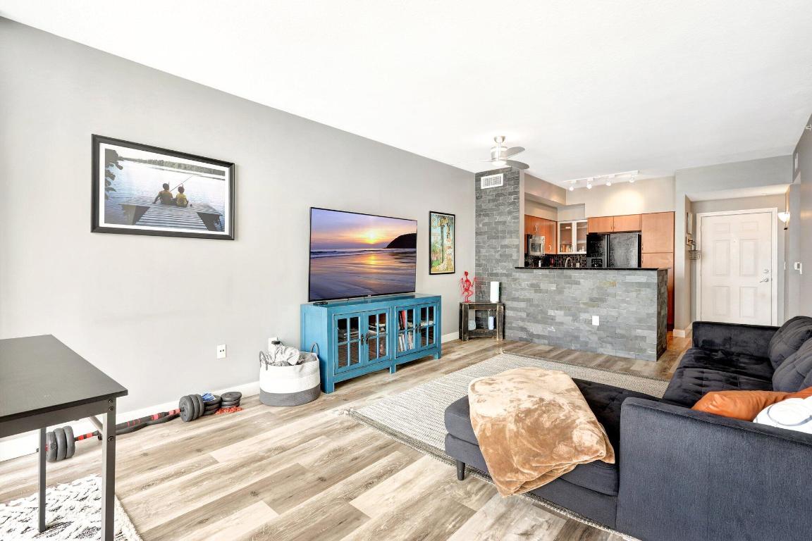 806 E Windward Way 507