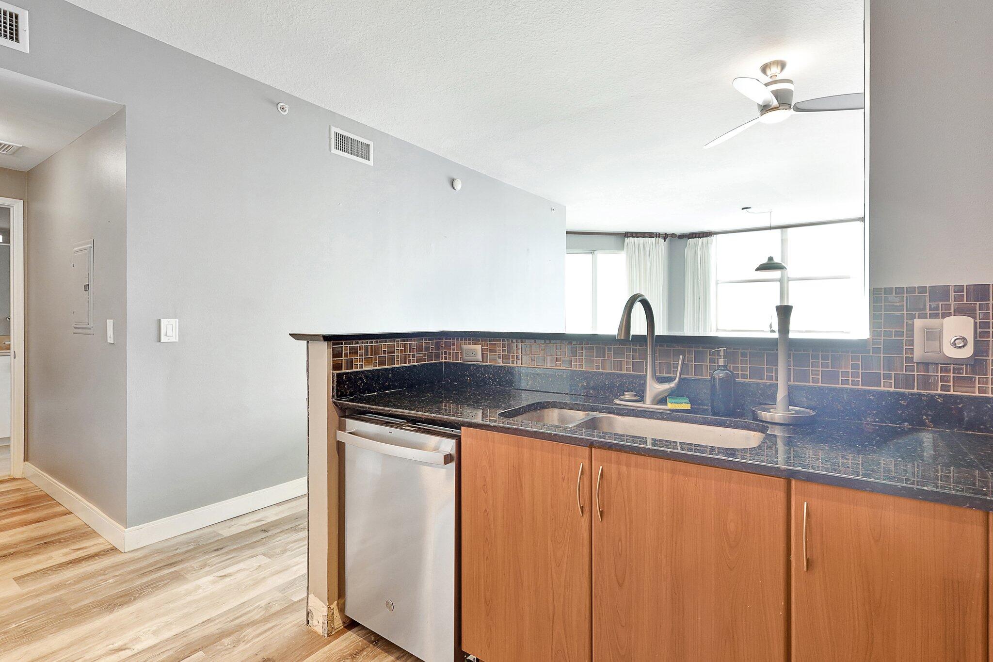 806 E Windward Way 507
