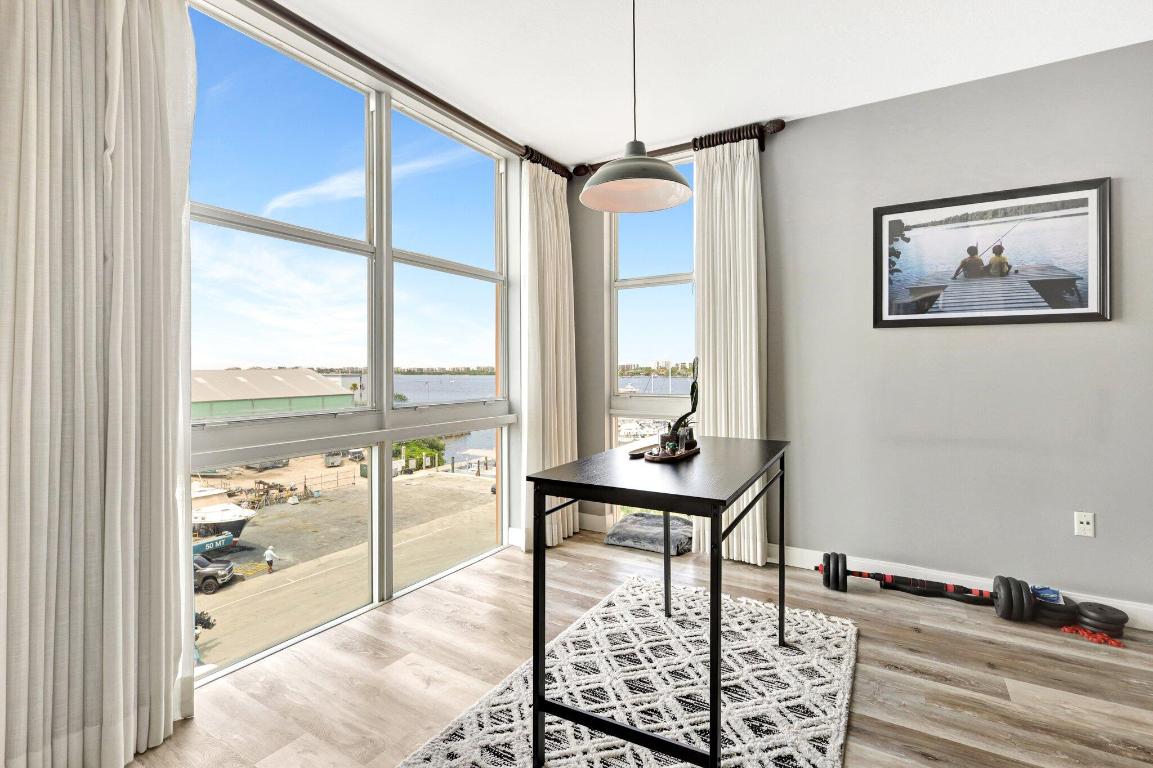 806 E Windward Way 507