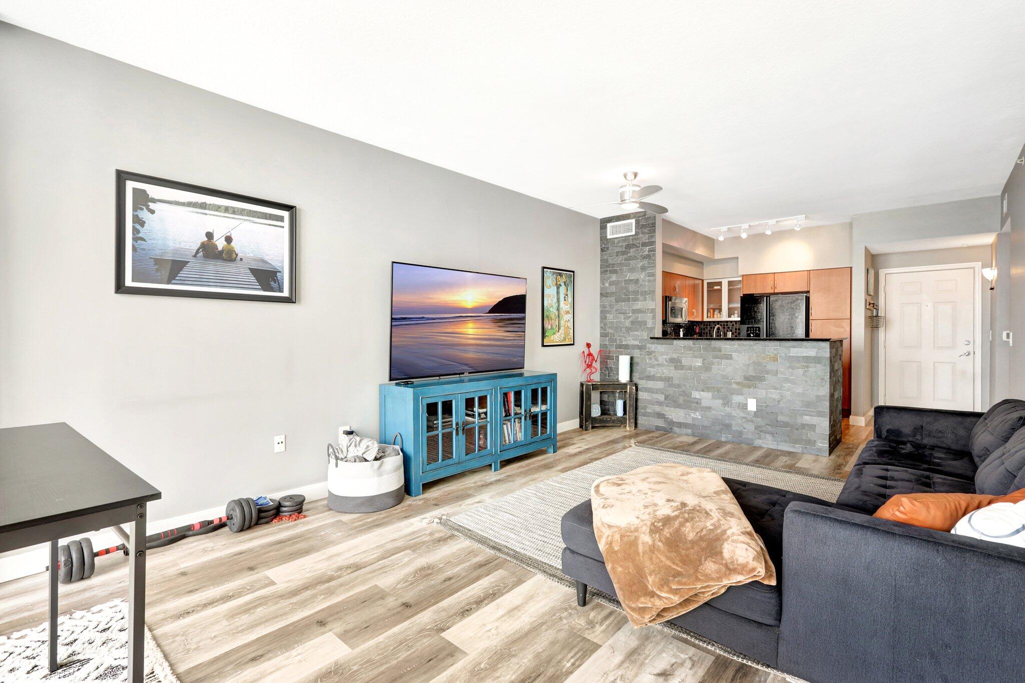 806 E Windward Way 507