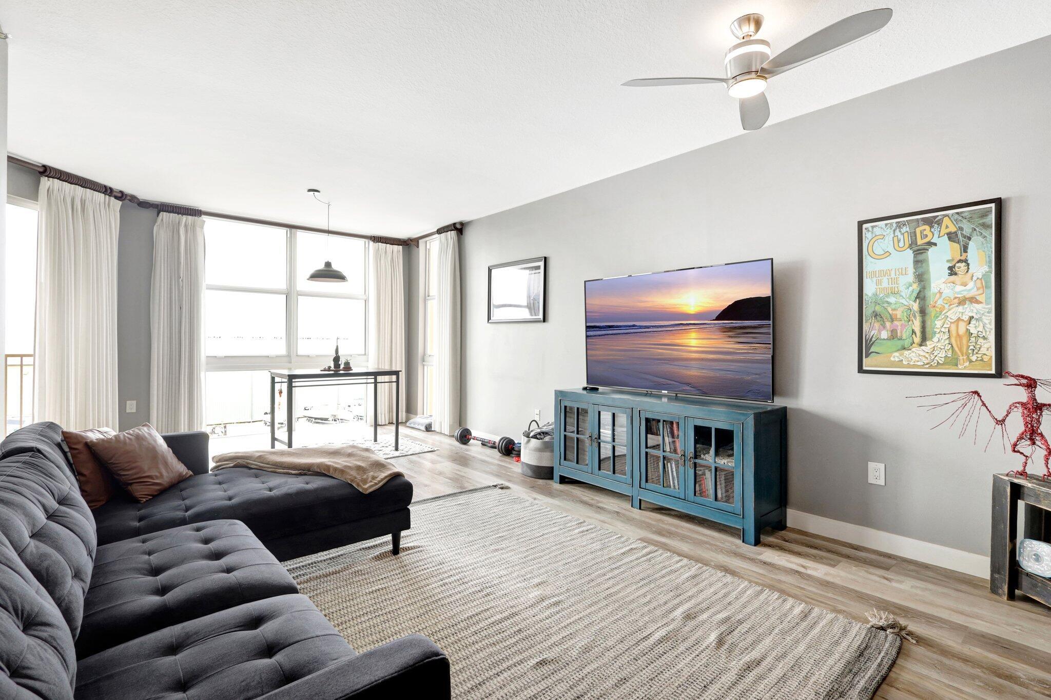 806 E Windward Way 507