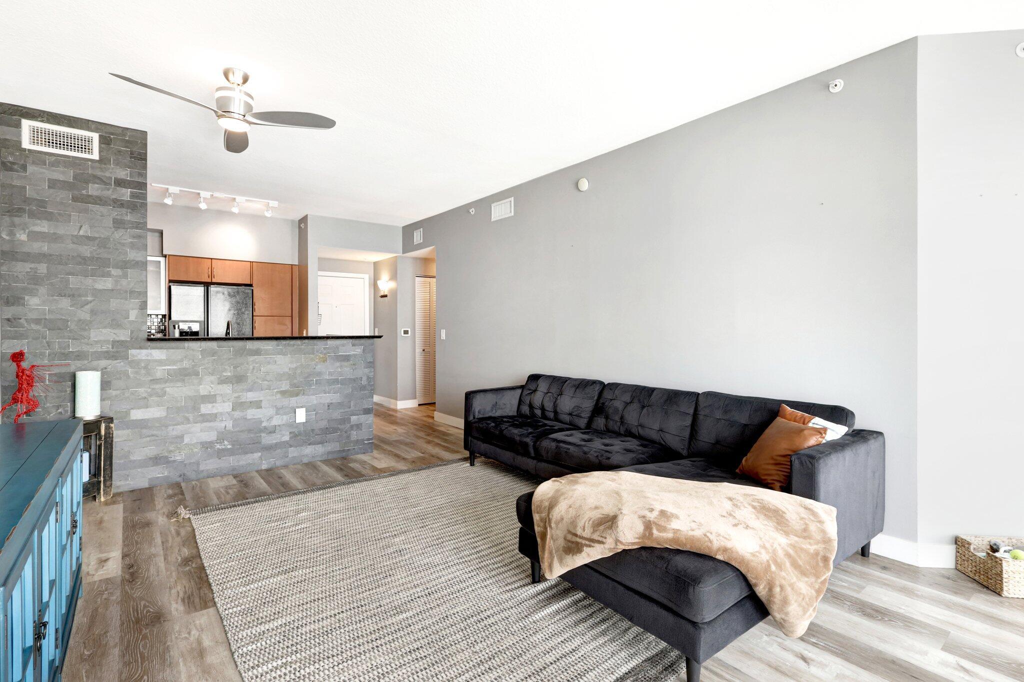 806 E Windward Way 507