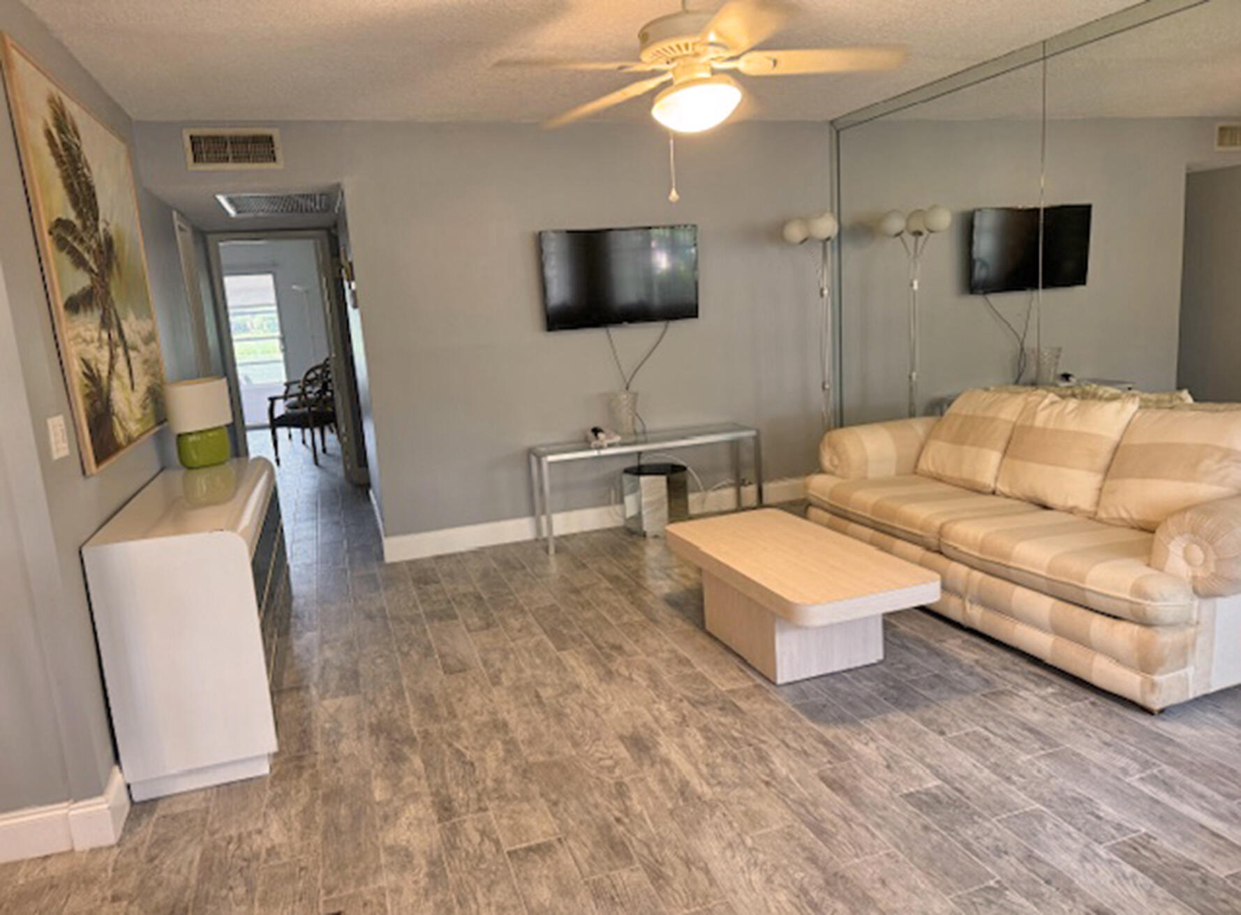 1055 Newport N