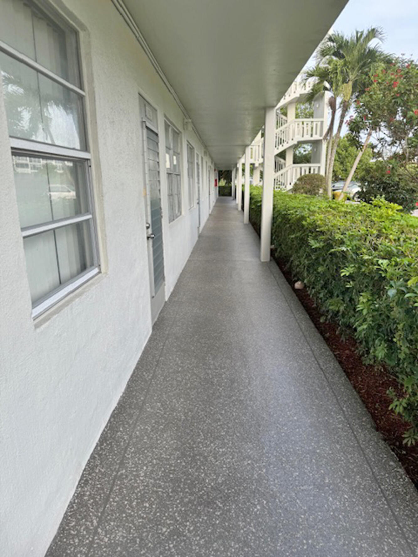 1055 Newport N