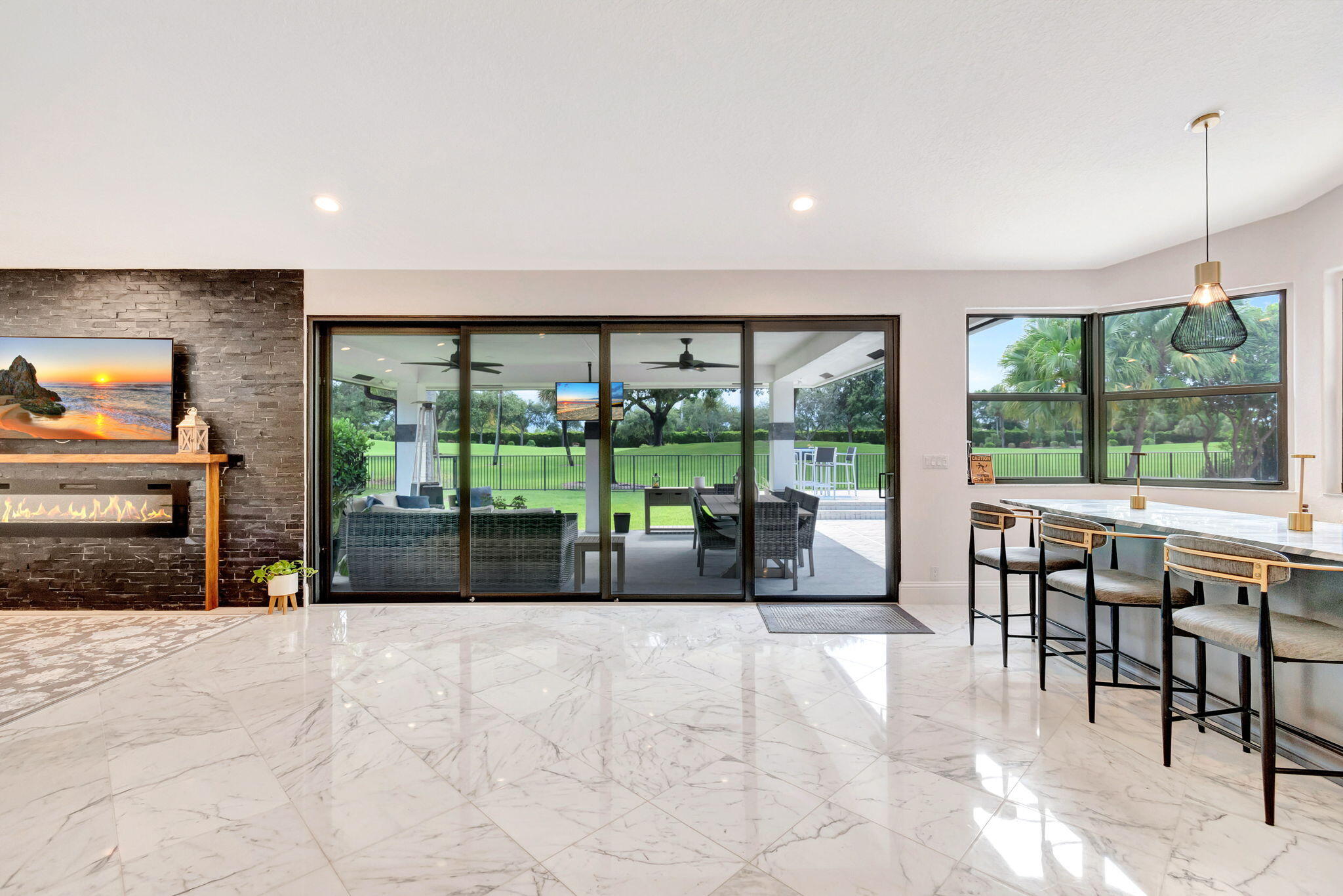 4872 Bocaire Boulevard