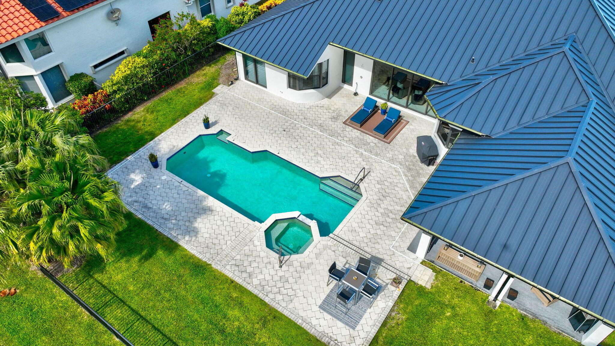 4872 Bocaire Boulevard