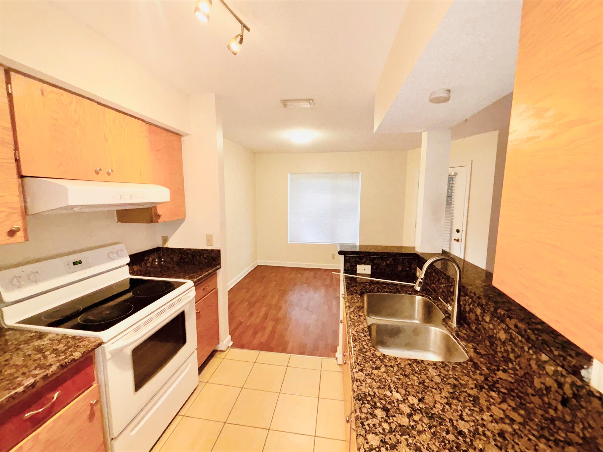 815 W Boulevard 11-204