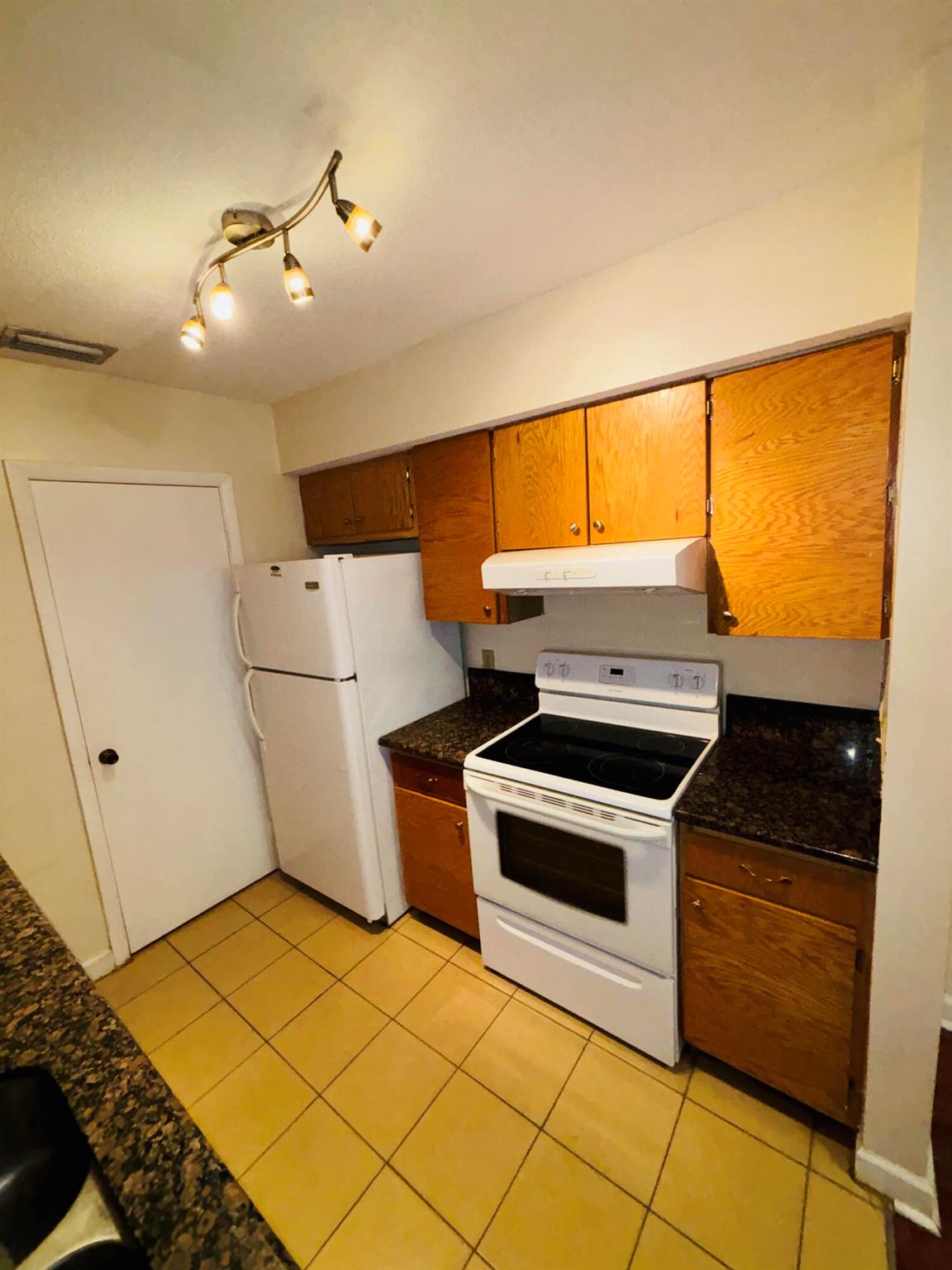 815 W Boulevard 11-204