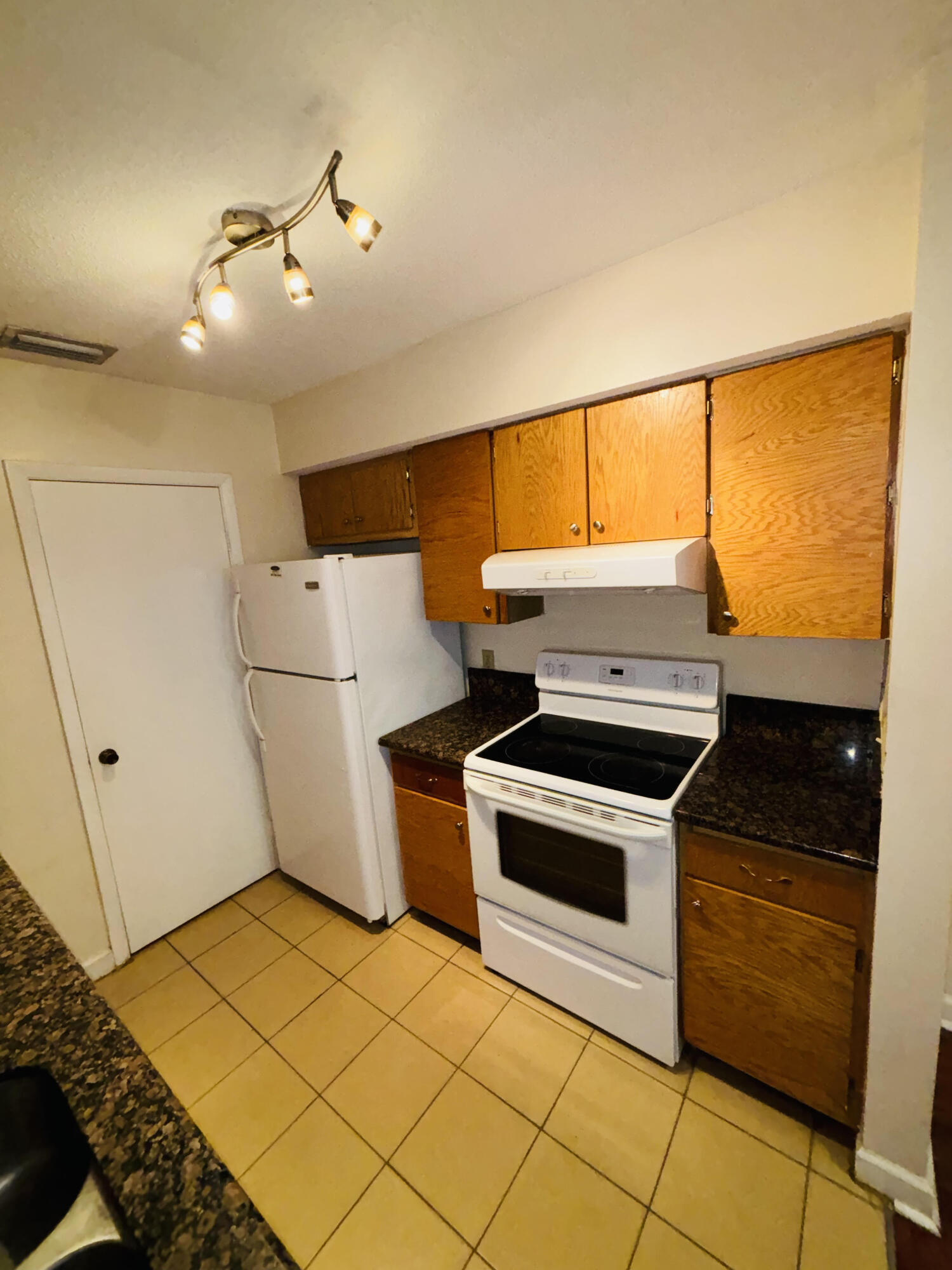 815 W Boulevard 11-204