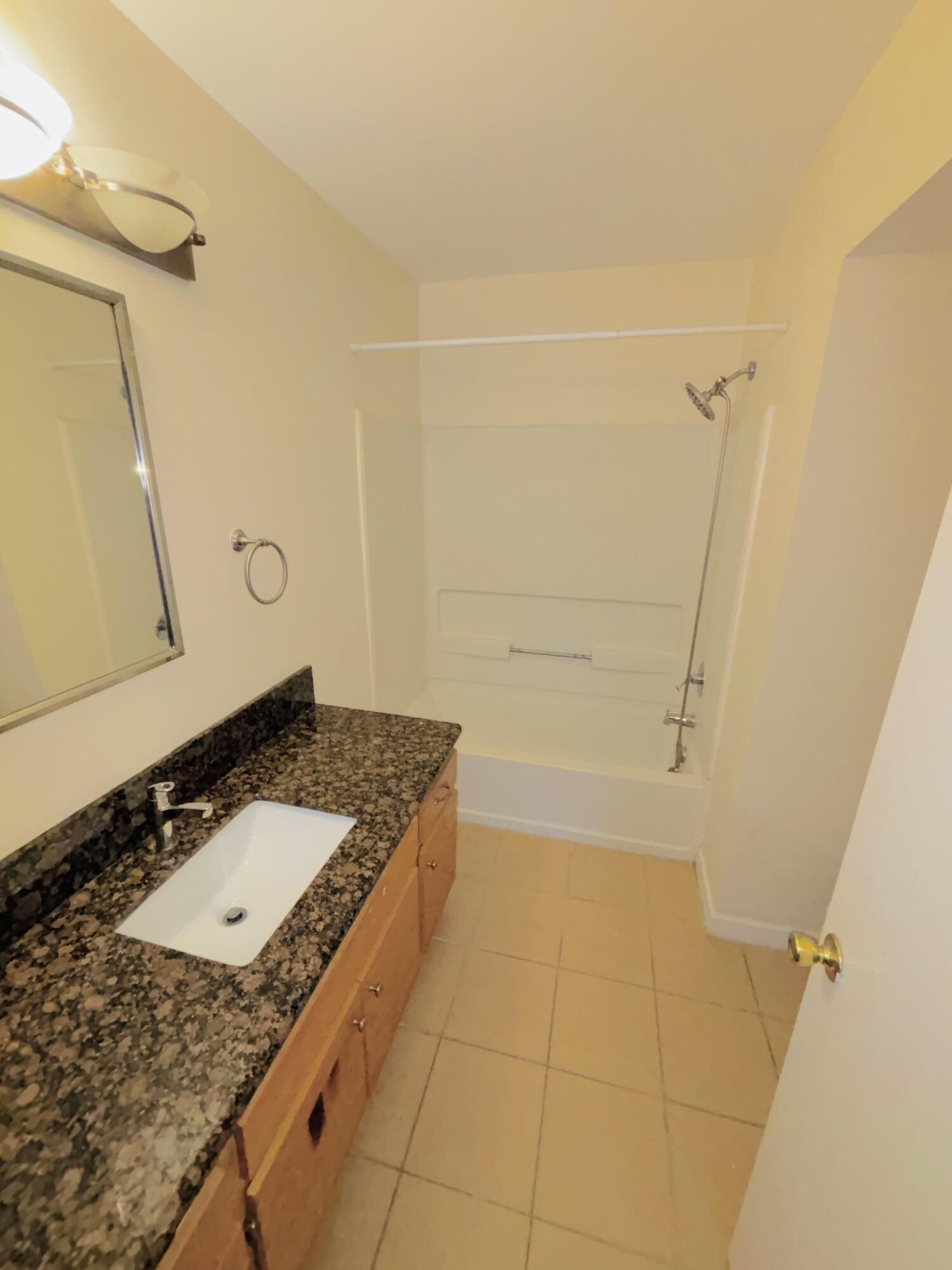 815 W Boulevard 11-204