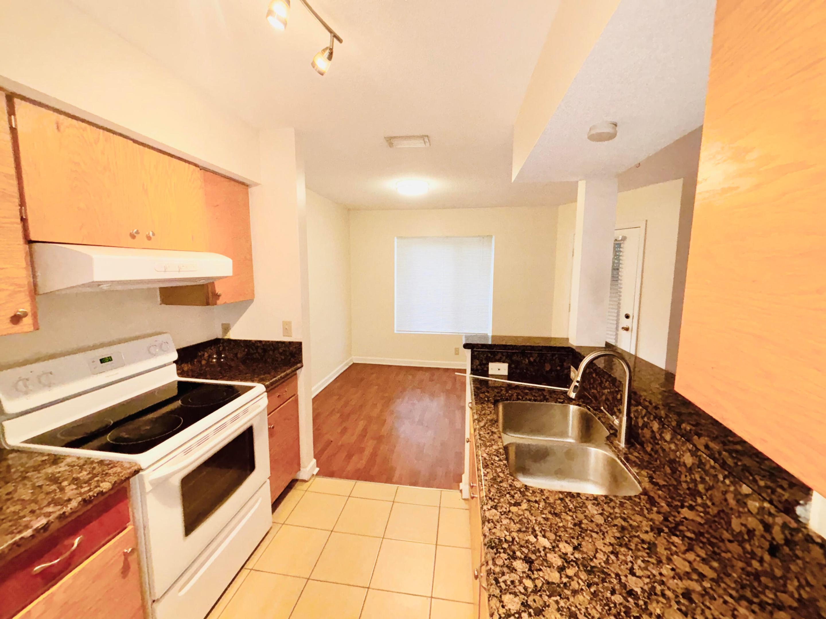 815 W Boulevard 11-204
