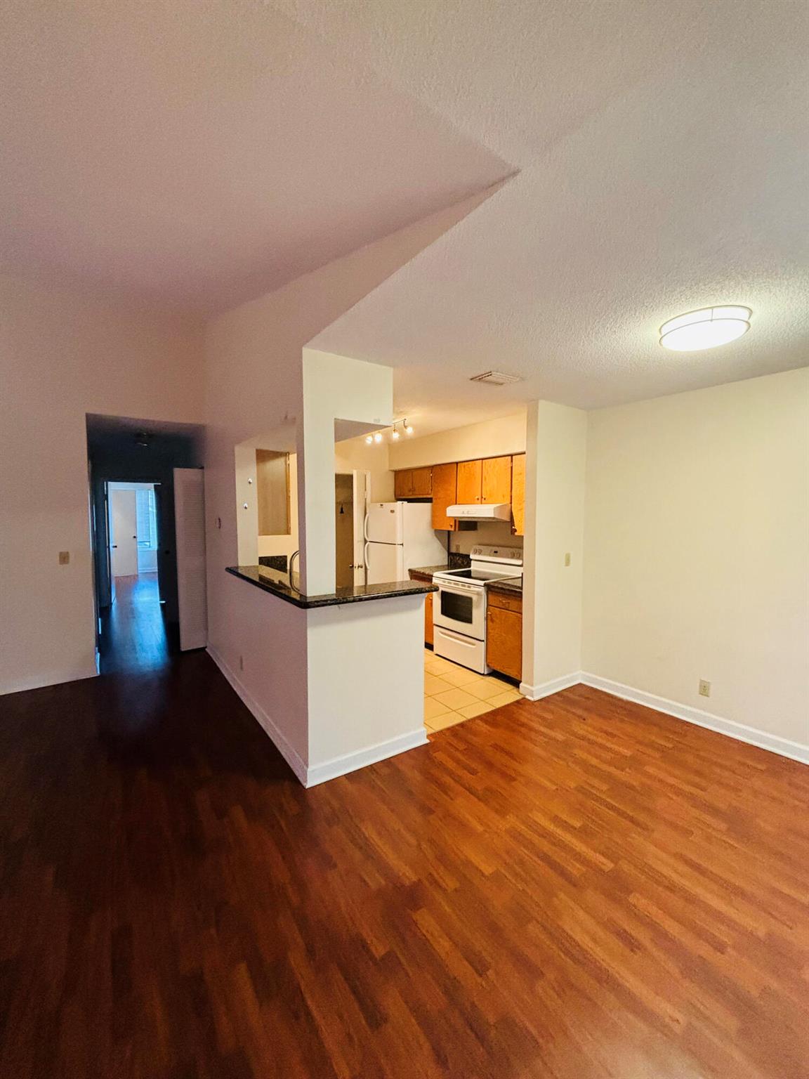 815 W Boulevard 11-204