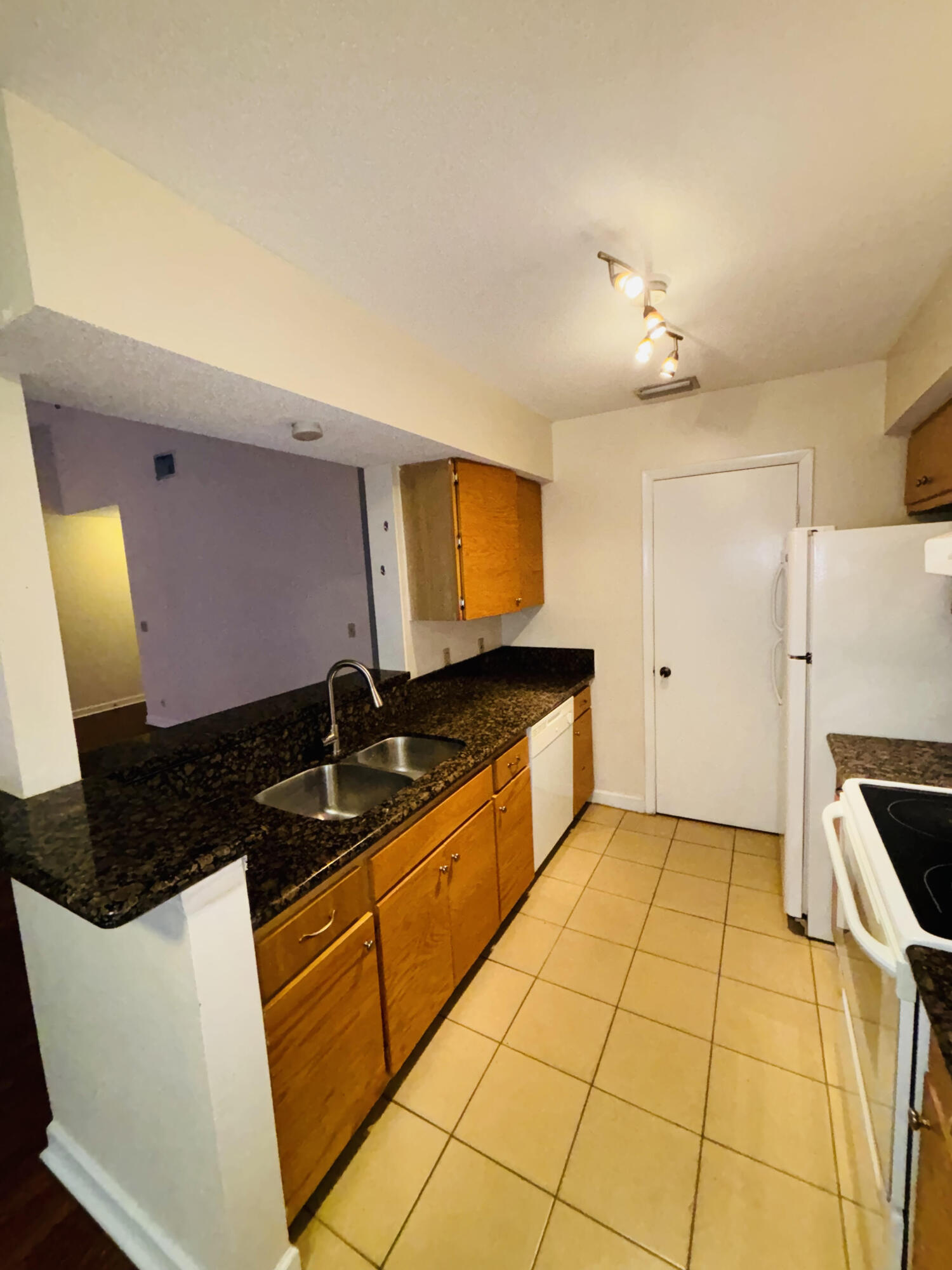815 W Boulevard 11-204