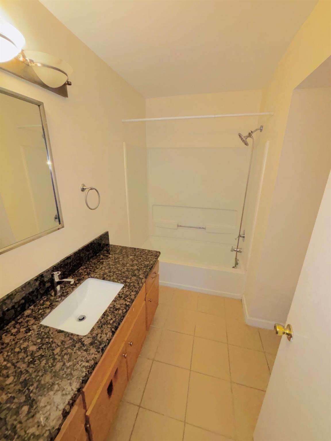 815 W Boulevard 11-204