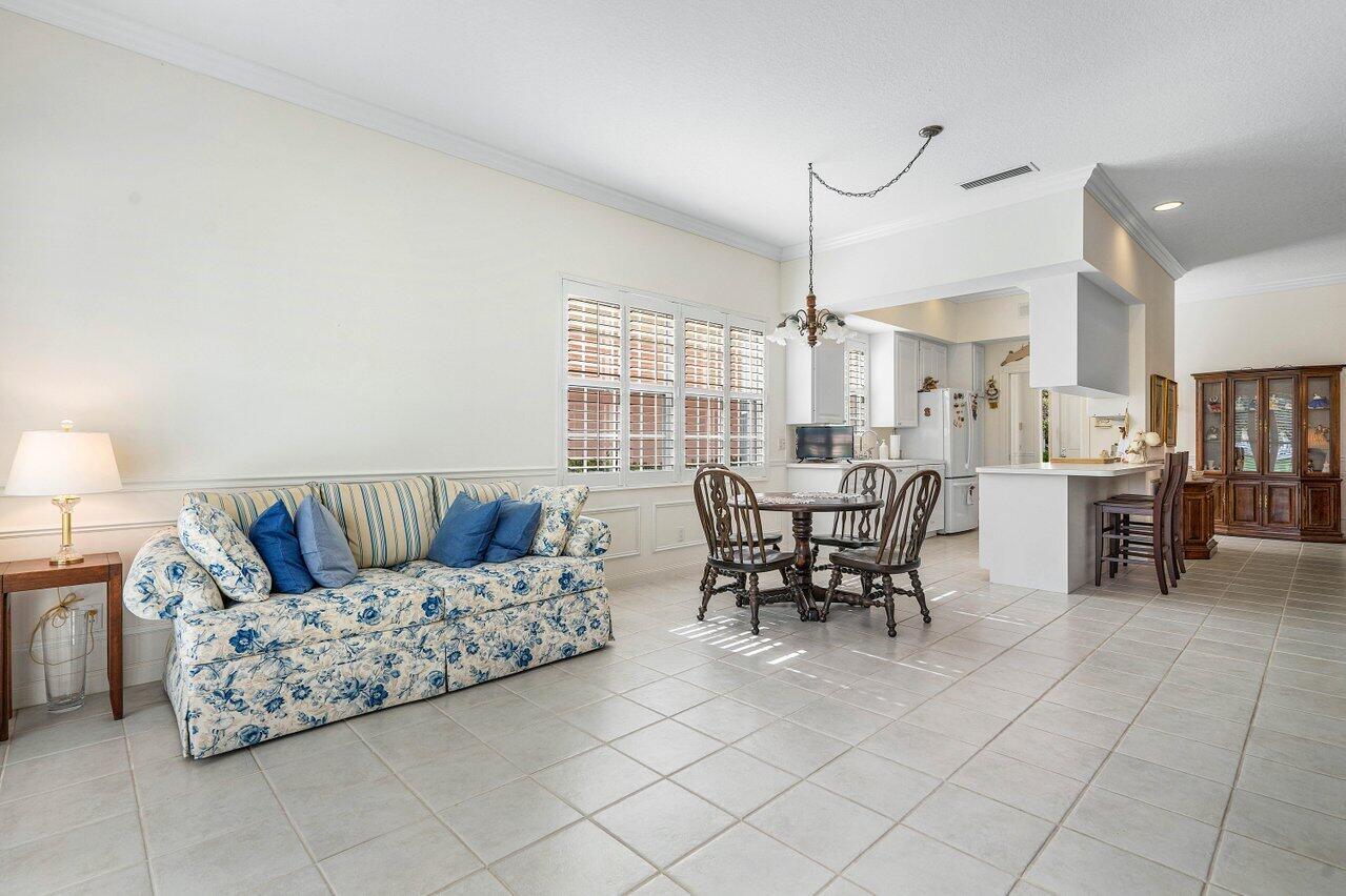 4775 Lakeland Drive