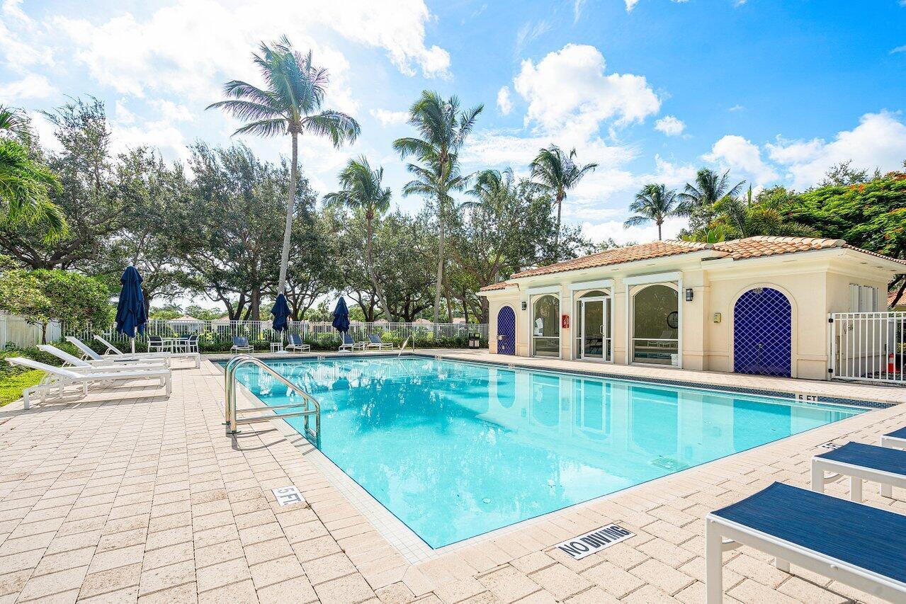 4775 Lakeland Drive