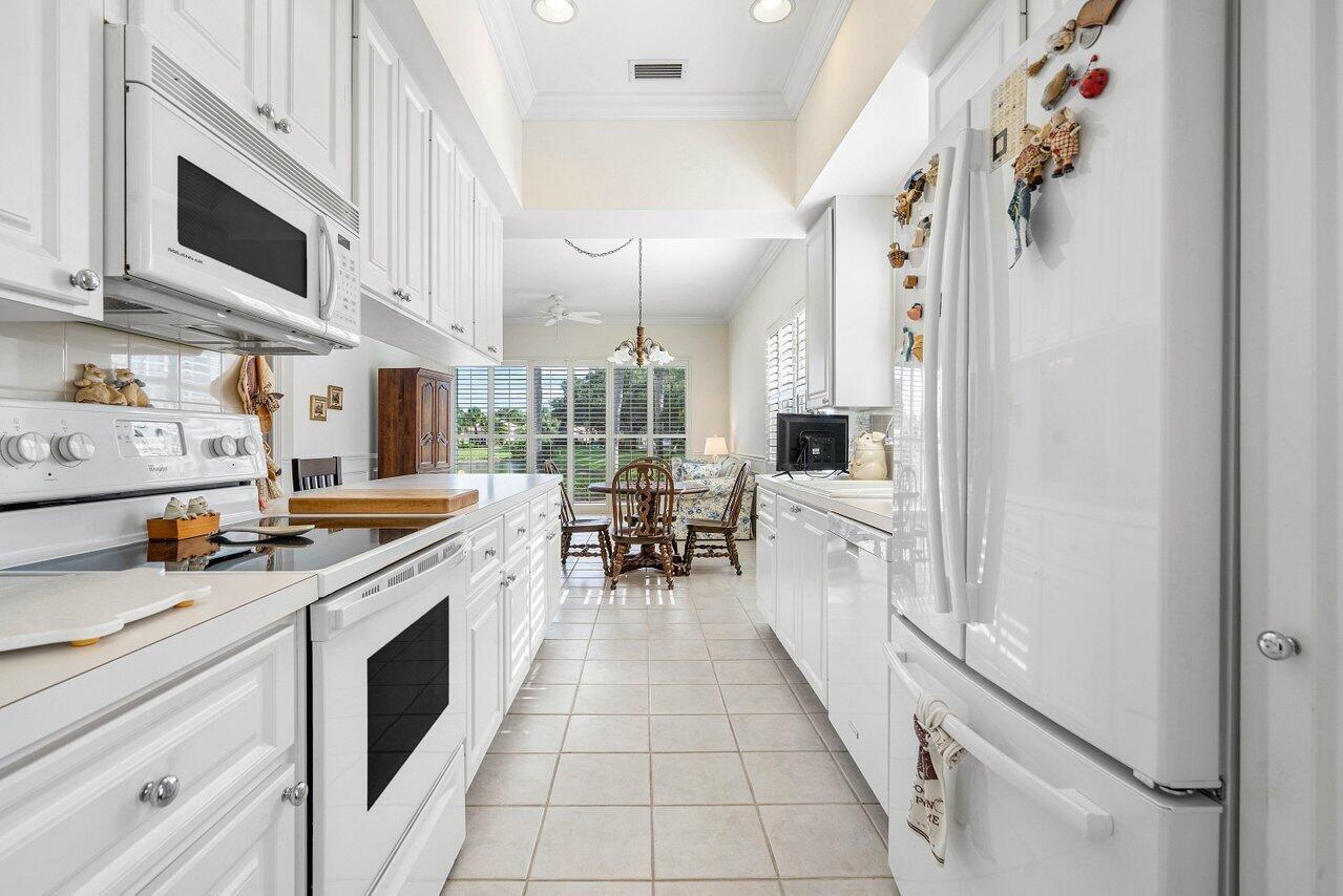 4775 Lakeland Drive