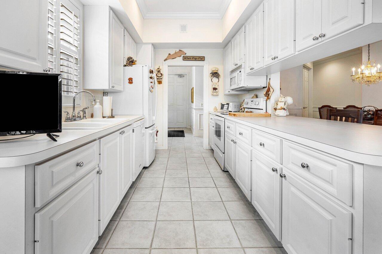 4775 Lakeland Drive