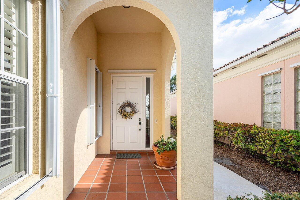 4775 Lakeland Drive