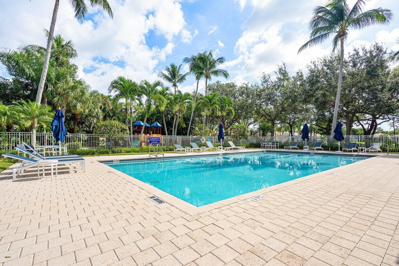 4775 Lakeland Drive