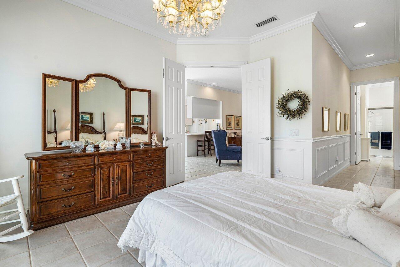 4775 Lakeland Drive
