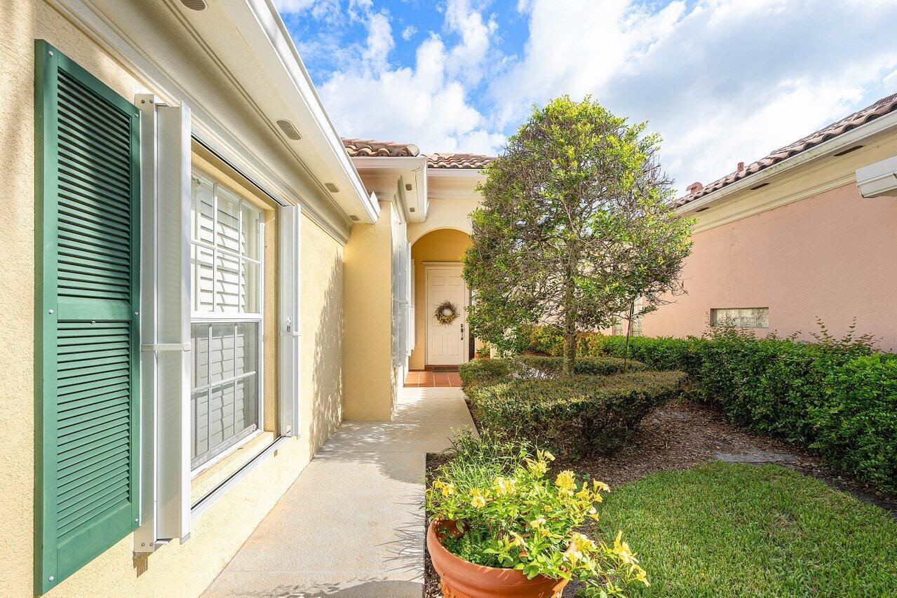 4775 Lakeland Drive