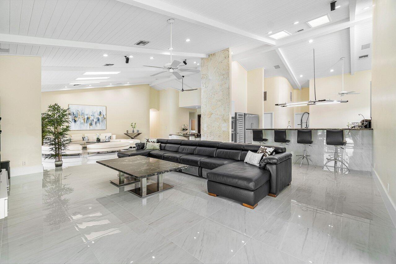 4324 Bocaire Boulevard