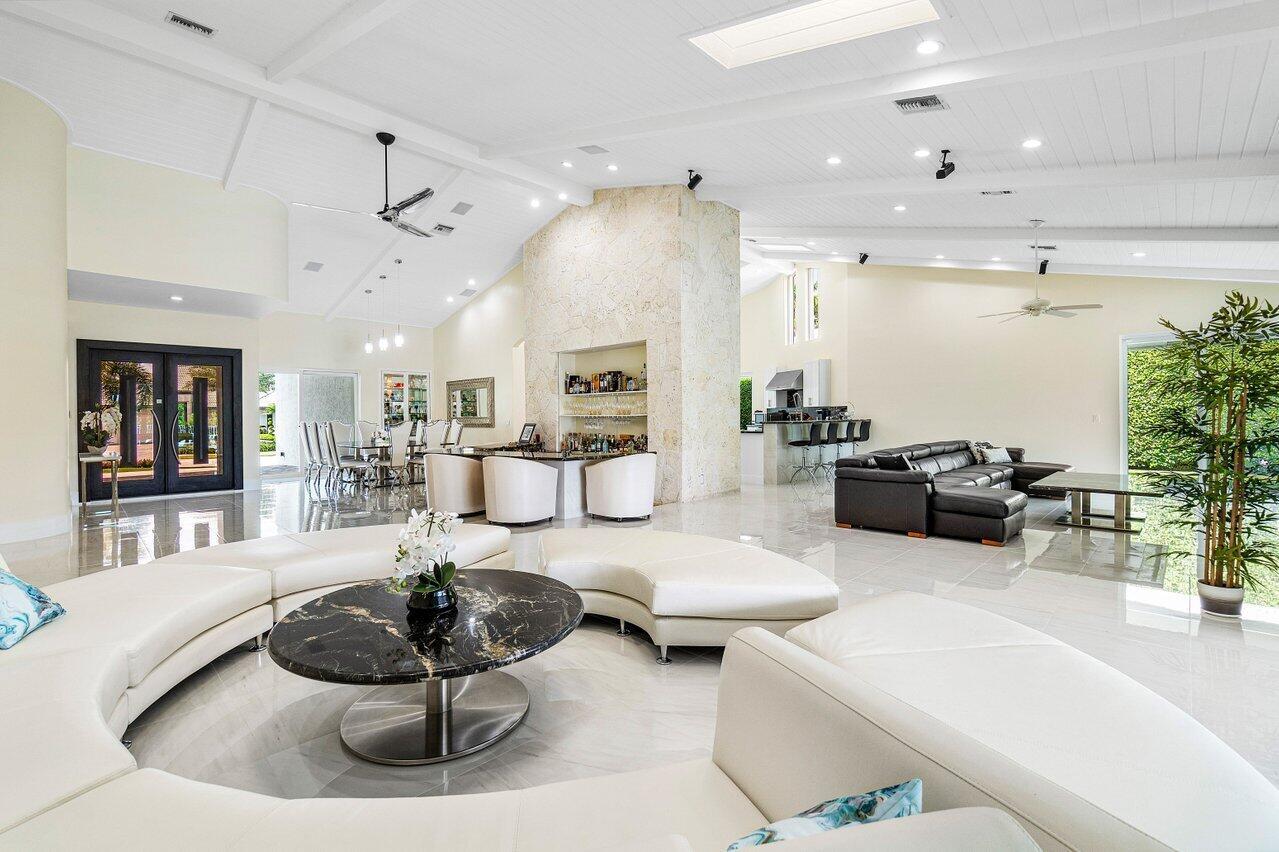 4324 Bocaire Boulevard