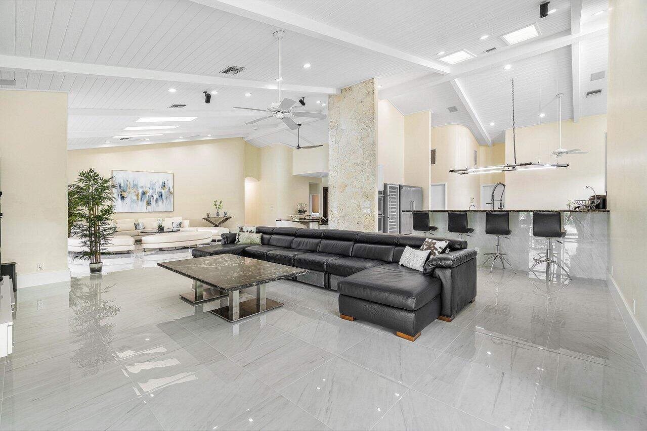 4324 Bocaire Boulevard