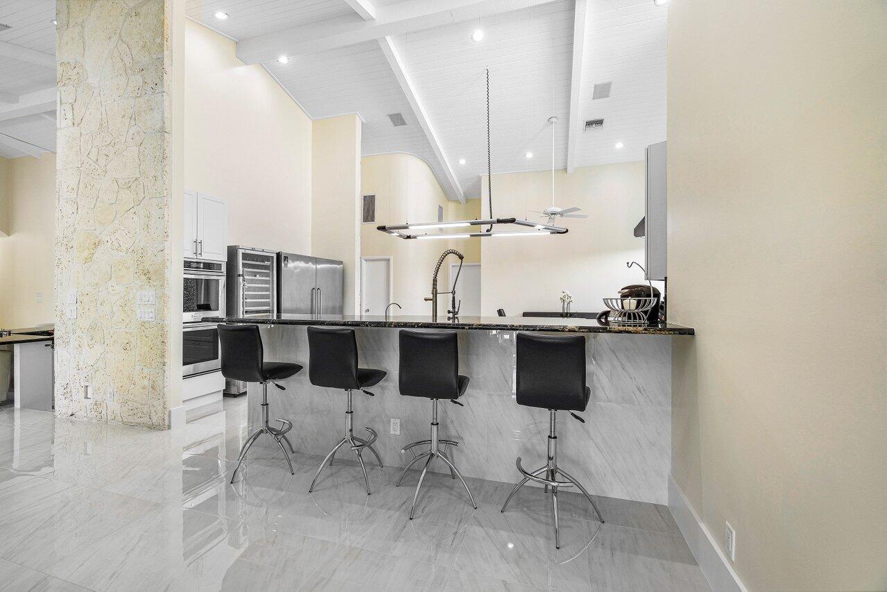 4324 Bocaire Boulevard